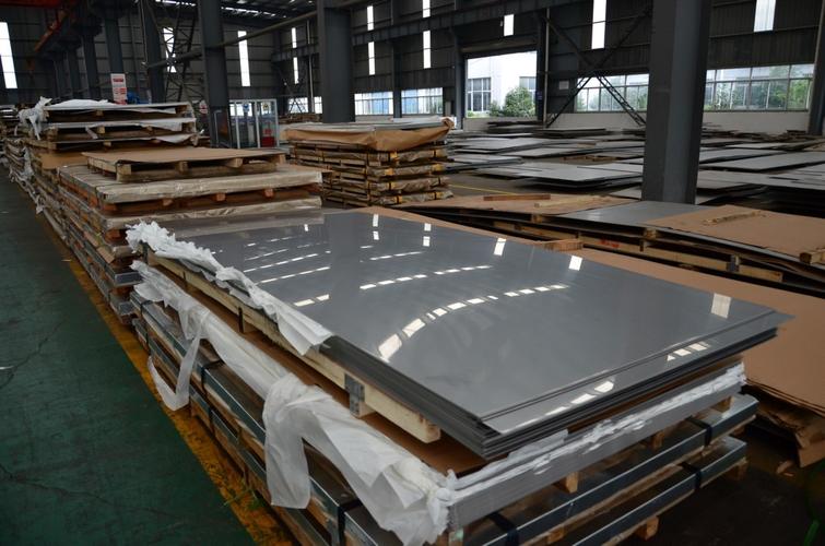 复合板供应中心    由于不锈钢比其它相同厚度的金属材料更具有耐磨性